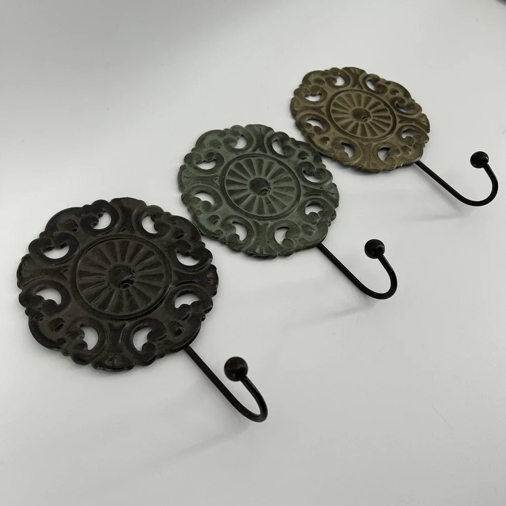New View Gifts Triple Medallion Metal Wall Mount 3 Hook Rustic Decor Farmhouse
